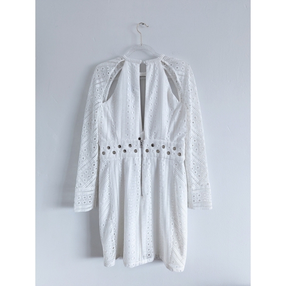 Bardot White Grommet Dress Size 10 Large - Picture 7 of 8